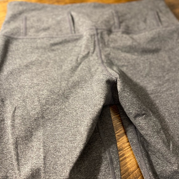3/$25 ♻️ Lululemon Cropped Leggings Small - Picture 4 of 4